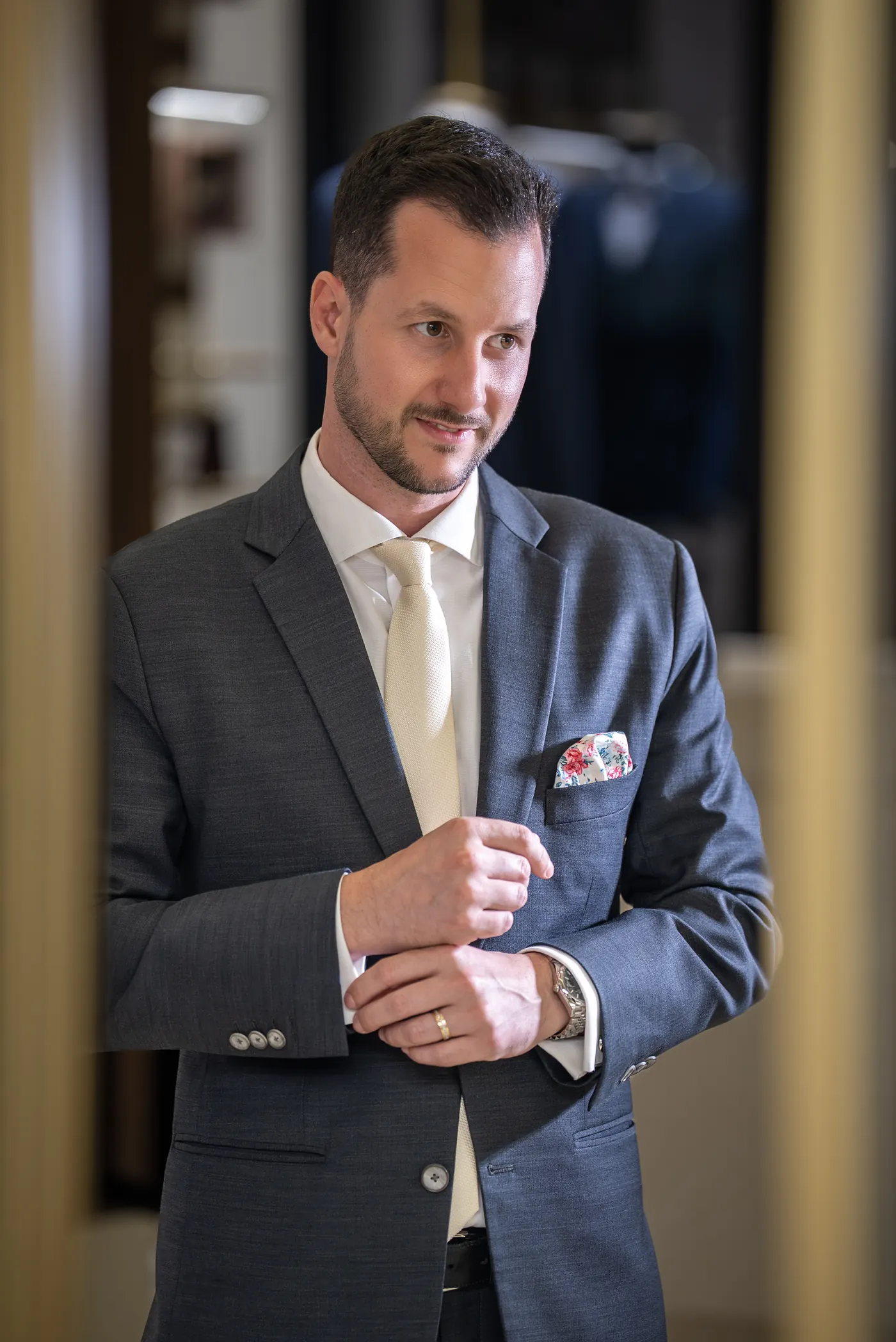 A client wearing a MORIANO bespoke suit